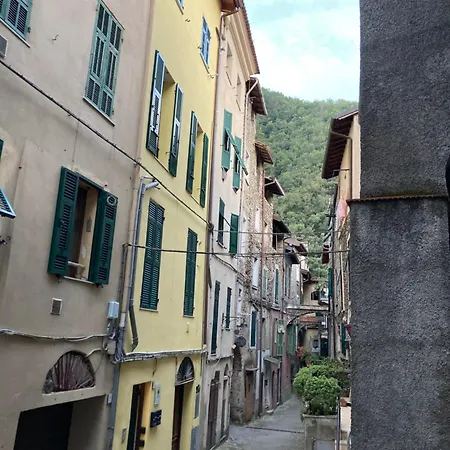 Casa Gaia, La Casa Sui Tetti Isolabona